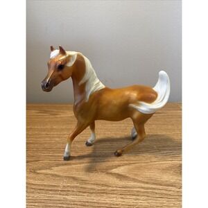 VTG BREYER HORSE PRANCING PALOMINO‎